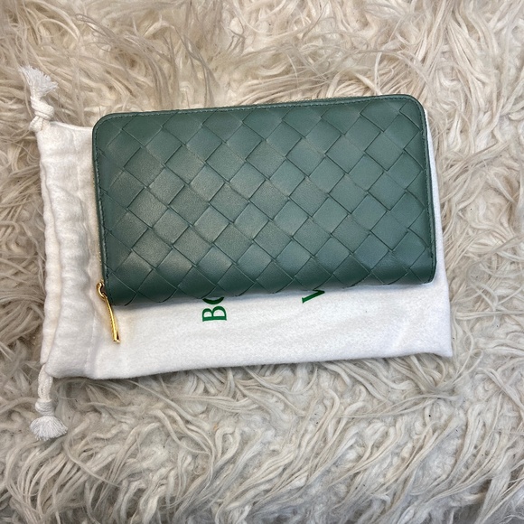 Bottega Veneta Handbags - NWT Bottega Veneta Wallet Clutch